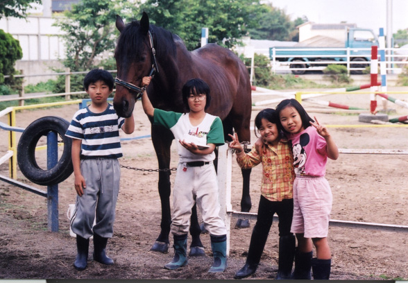 kids and horse